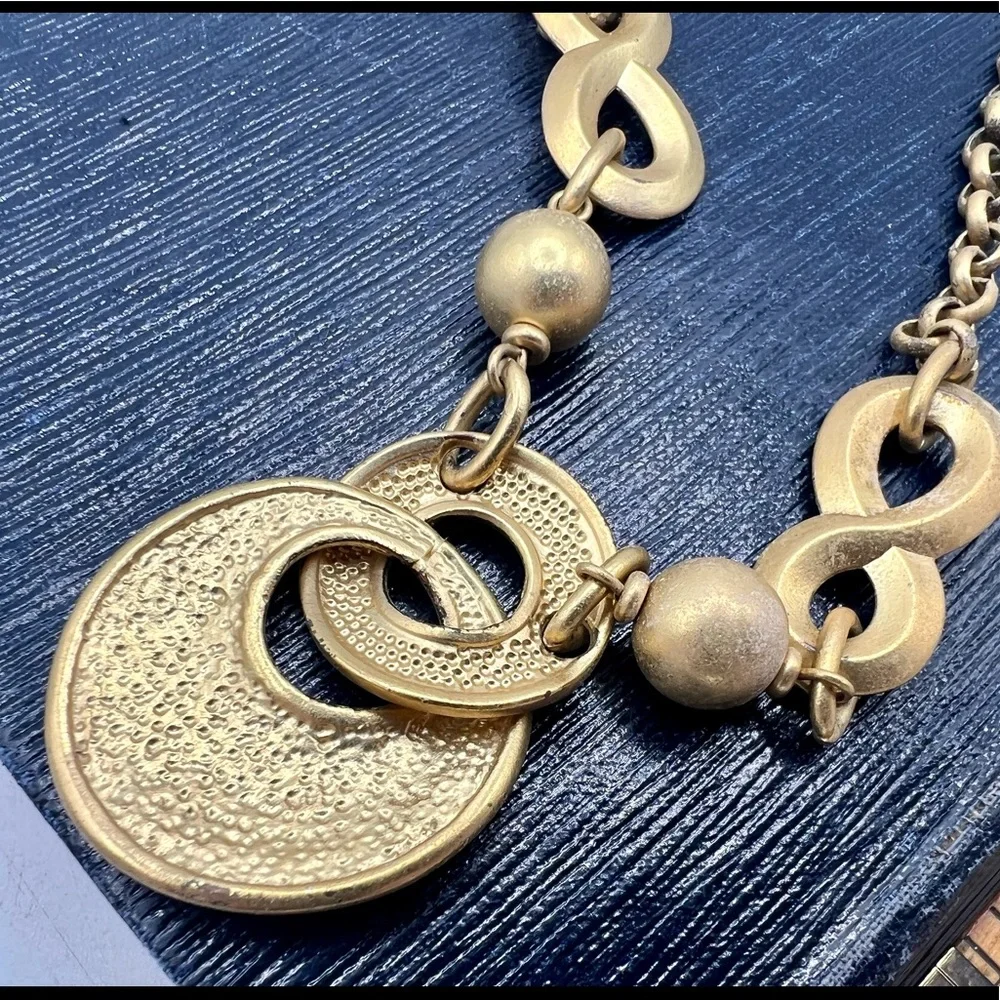 Vintage matte gold linked circle chain necklace infinity links